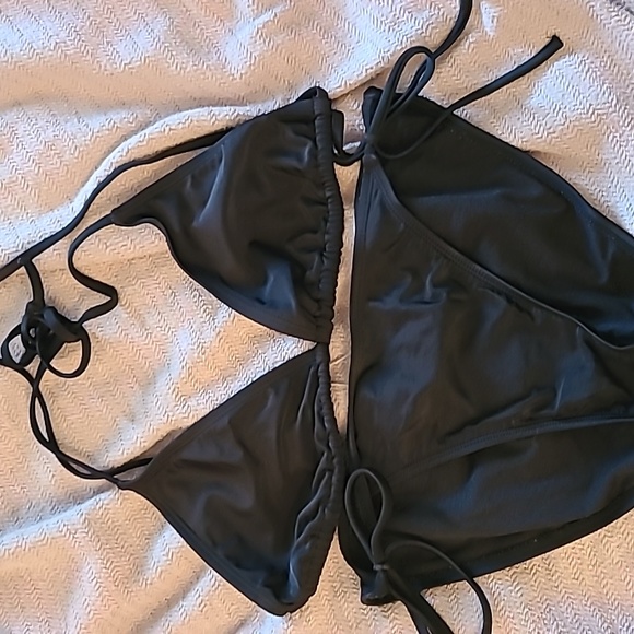 Black Triangle Top Bikini & Bottom - Picture 1 of 5